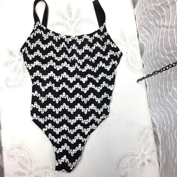 Vintage 90s high cut black & white one piece - Picture 8 of 9